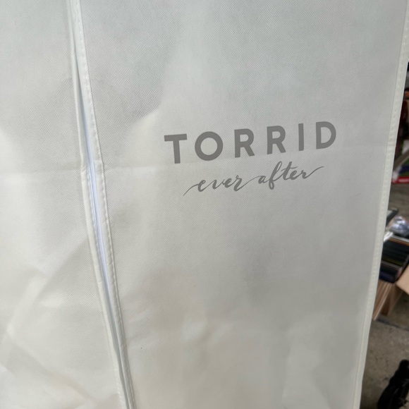 Torrid Cream Strapless Wedding Dress - Picture 4 of 6